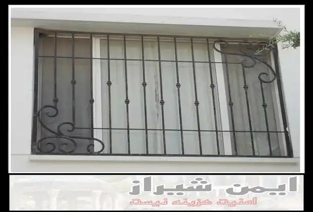 گارد آهنی پشت پنجره شیراز
