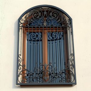 حفاظ پنجره شاهانه آرتمیس در شیراز