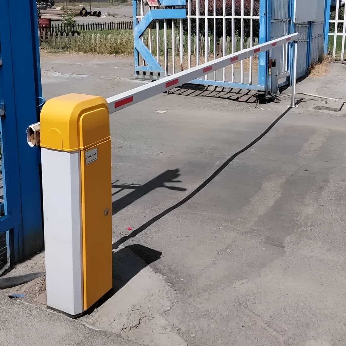 راهبند پارکینگ شیراز در ورودی مجتمع مسکونی راهبند پارکینگ شیراز در ورودی مجتمع مسکونی