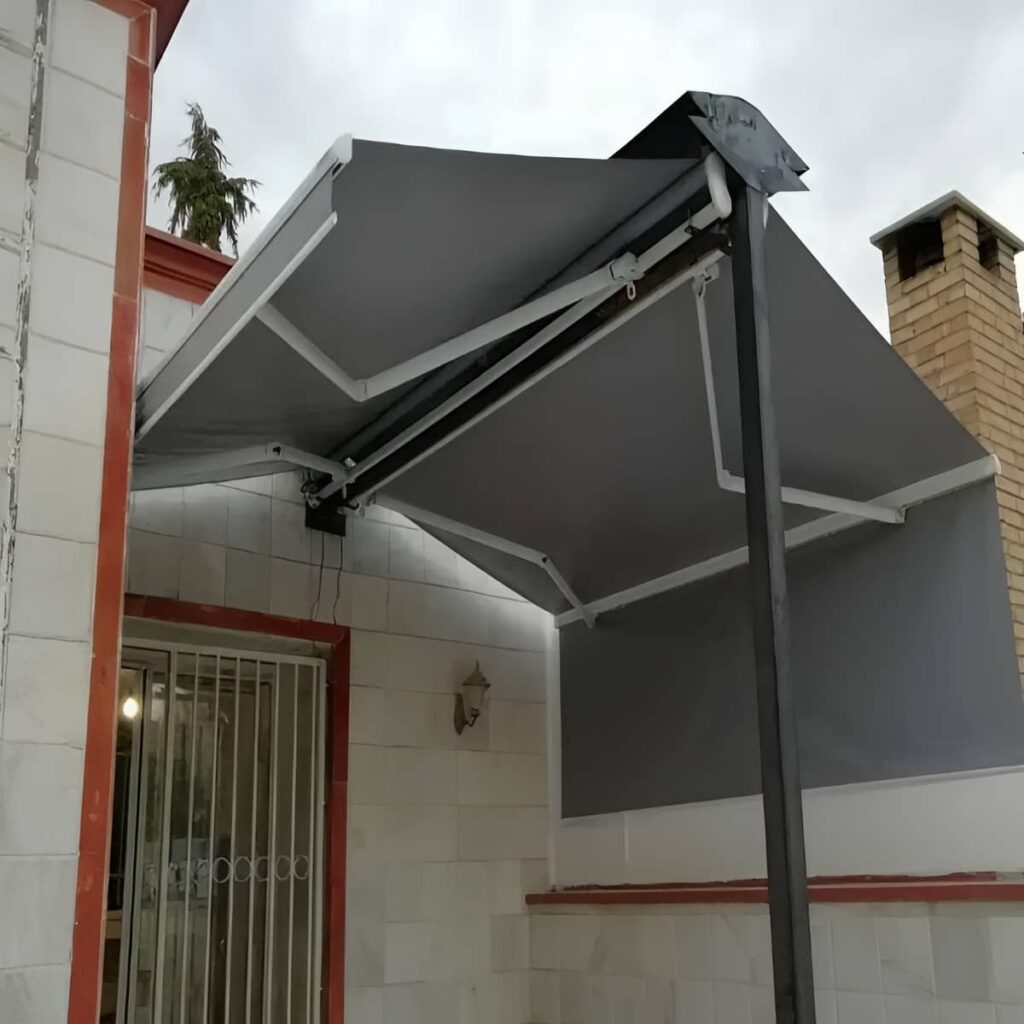 سایبان برقی تراس و بالکن در شیراز با پایه دیواری مقاوم