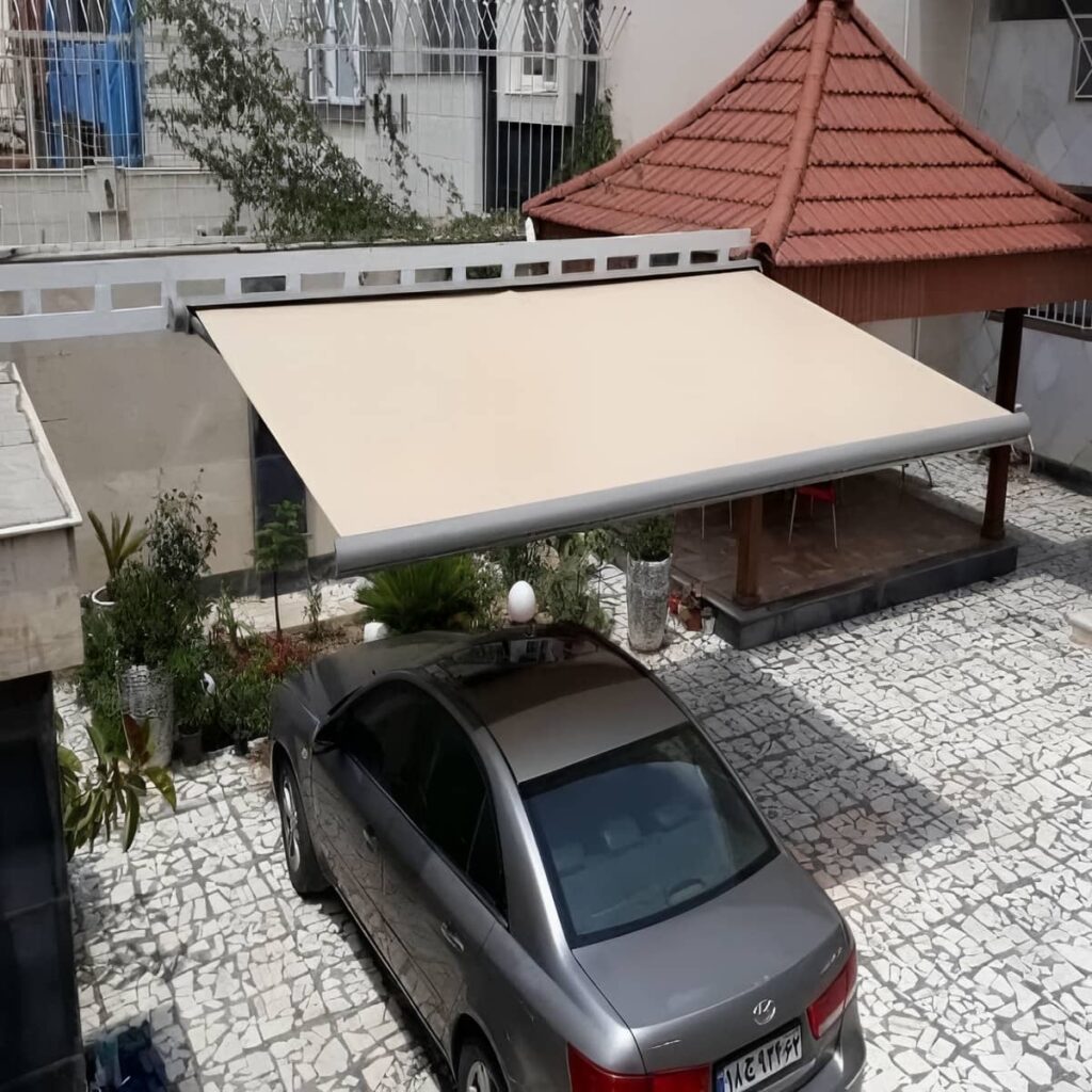 سایبان برقی روف گاردن در شیراز با سازه فلزی تقویت شده