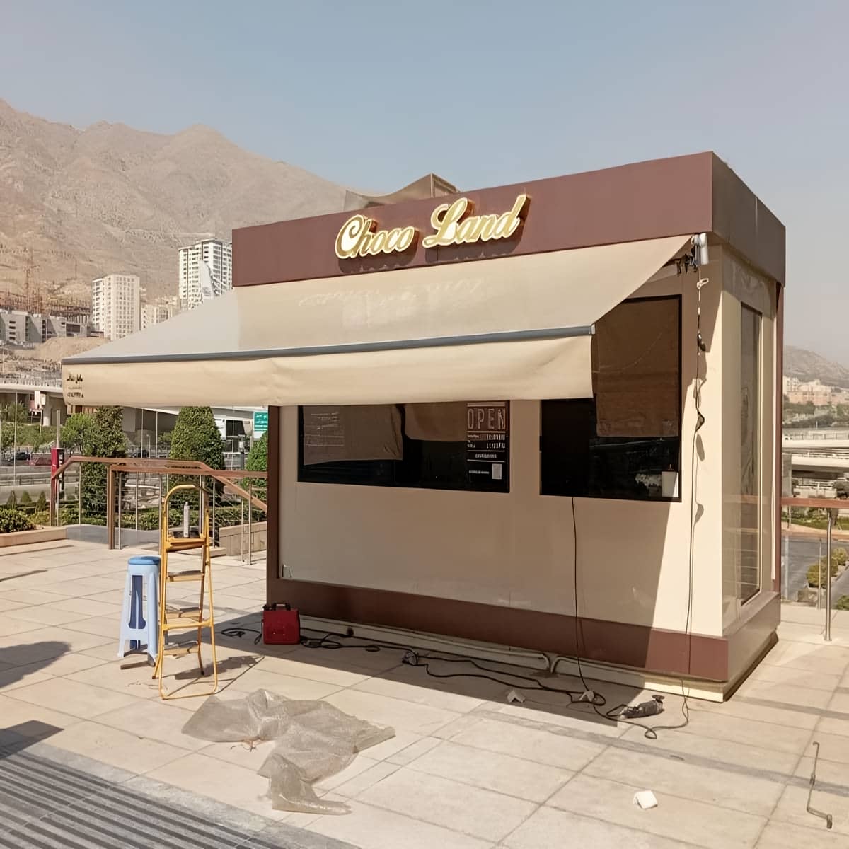 قیمت سایبان برقی در شیراز با موتور ساید برای دهانه بزرگ قیمت سایبان برقی در شیراز با موتور ساید برای دهانه بزرگ