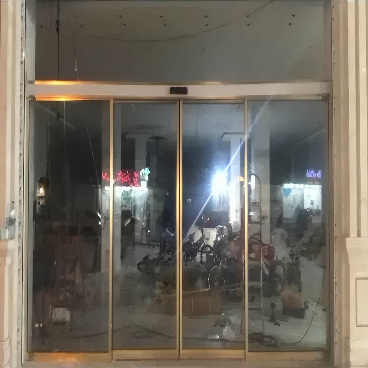 چشمی درب اتوماتیک شیشه ای شیراز مناسب ورودی فروشگاه چشمی درب اتوماتیک شیشه ای شیراز مناسب ورودی فروشگاه