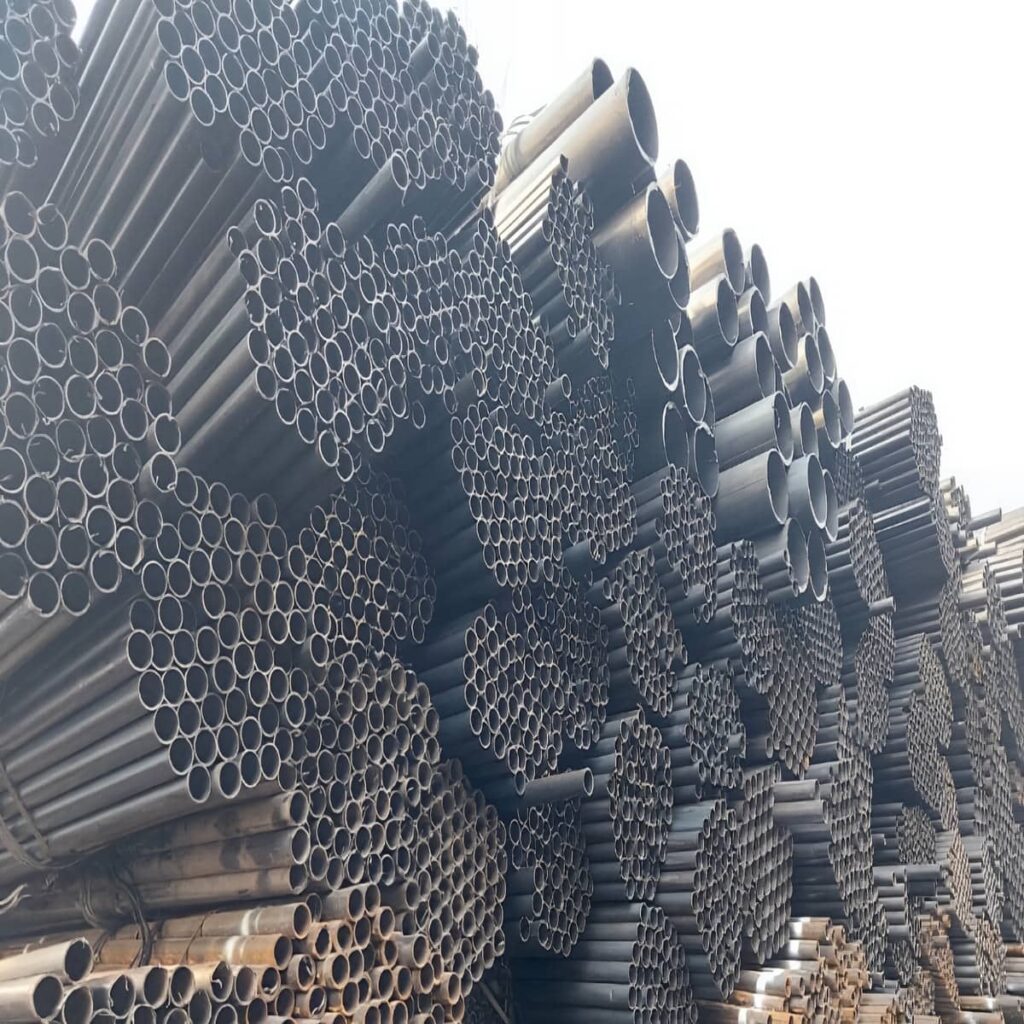 لوله داربست شیراز در انبار خشک و منظم