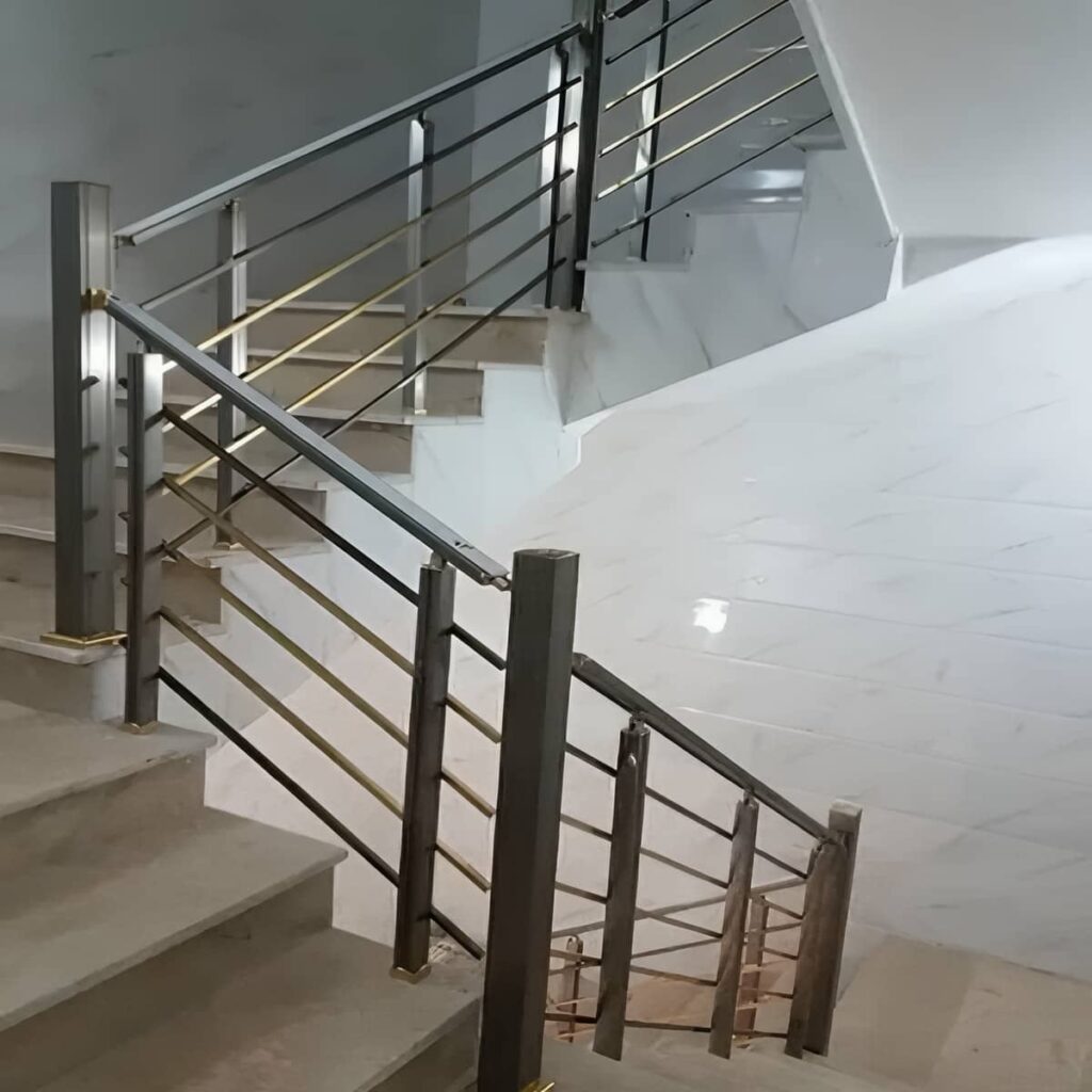 نرده استیل راه پله دوبلکس شیراز با خطوط افقی براق