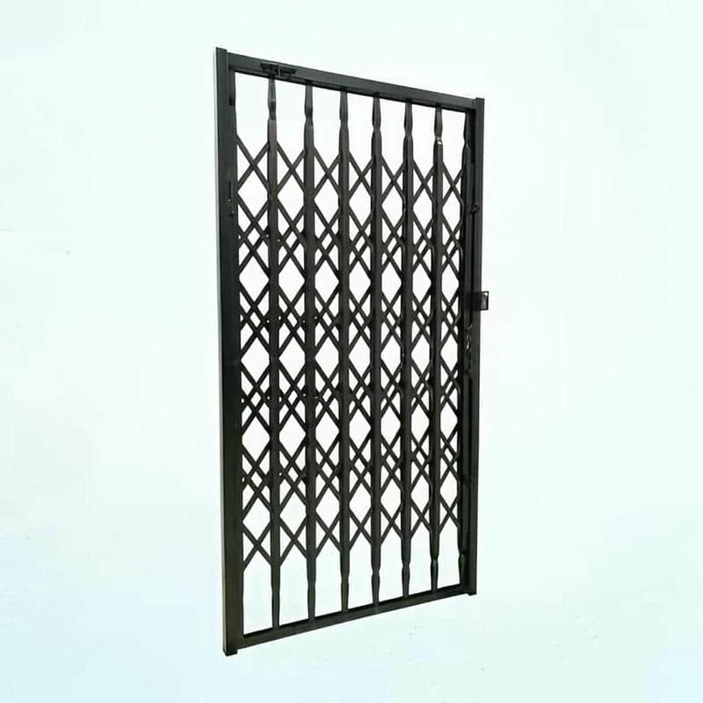 خدمات نصب درب آکاردئونی پنج گل دوبل برای پاگرد در شیراز