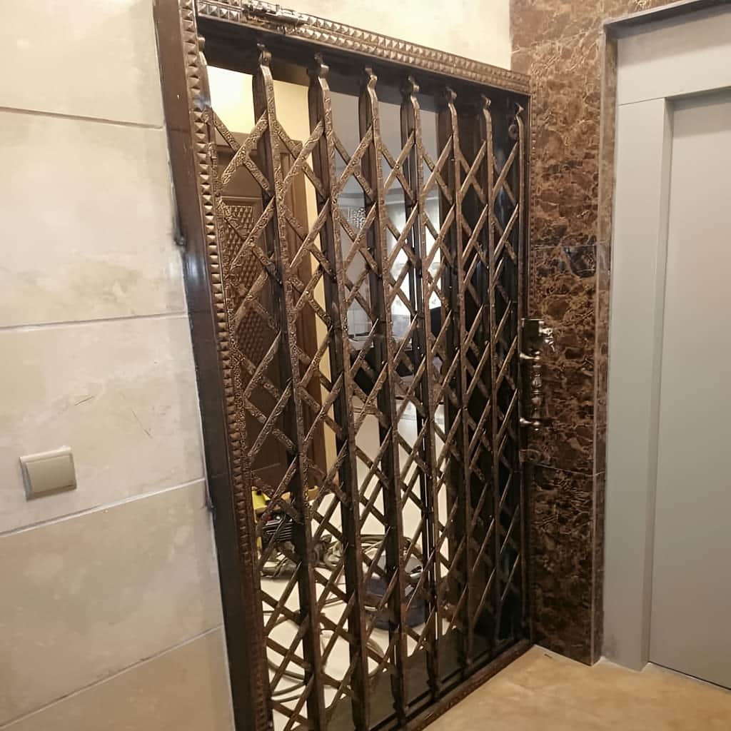 خرید درب آکاردئونی پنج گل دوبل با شبکه متراکم در شیراز