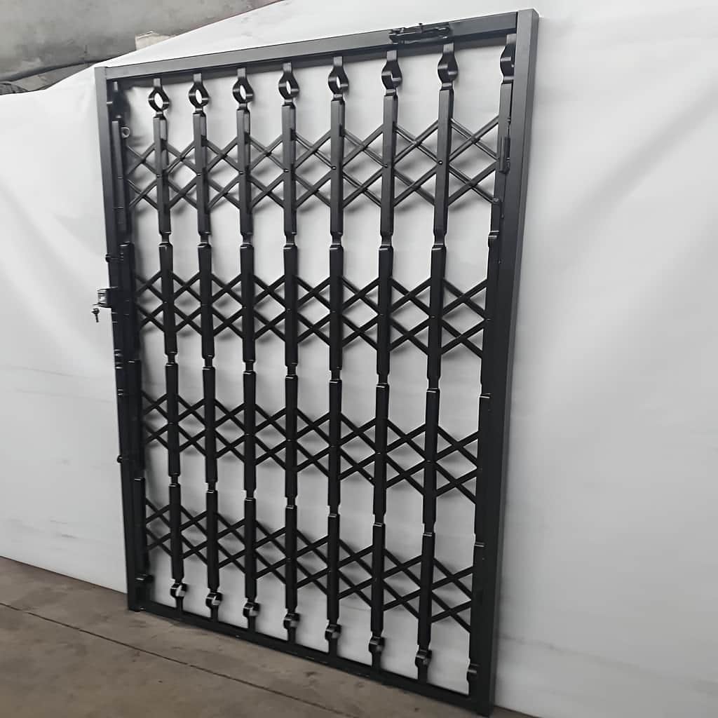 قیمت درب آکاردئونی چهار گل لوزی با تسمه فلزی در شیراز قیمت درب آکاردئونی چهار گل لوزی با تسمه فلزی در شیراز
