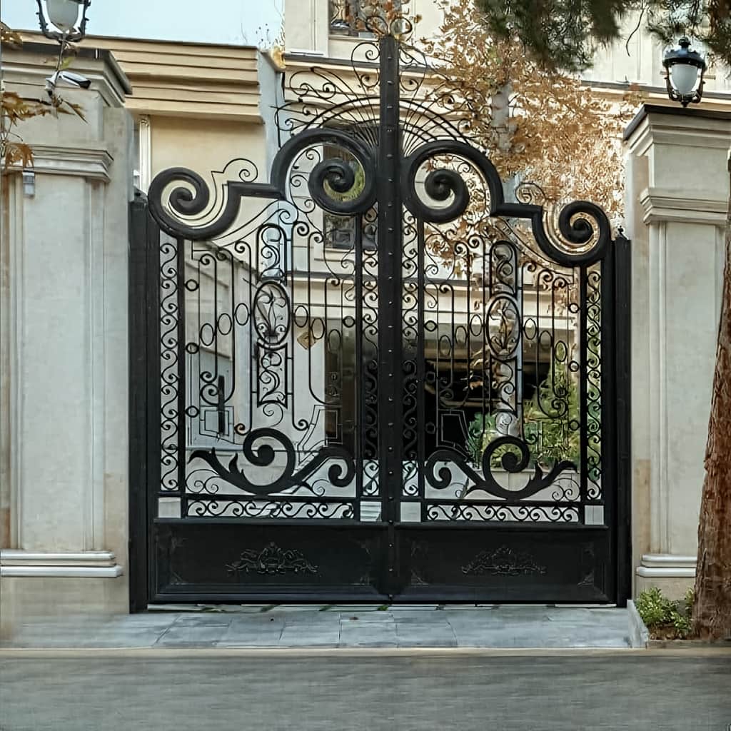 خرید درب حیاط شاسی سنگین متناسب با دهانه در شیراز
