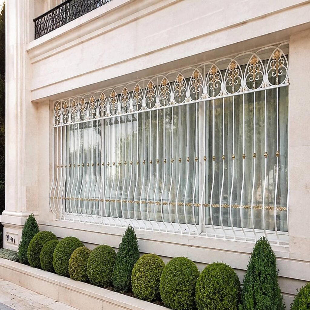 اجرای نرده پنجره فرفورژه گل دار با طرح هندسی در شیراز