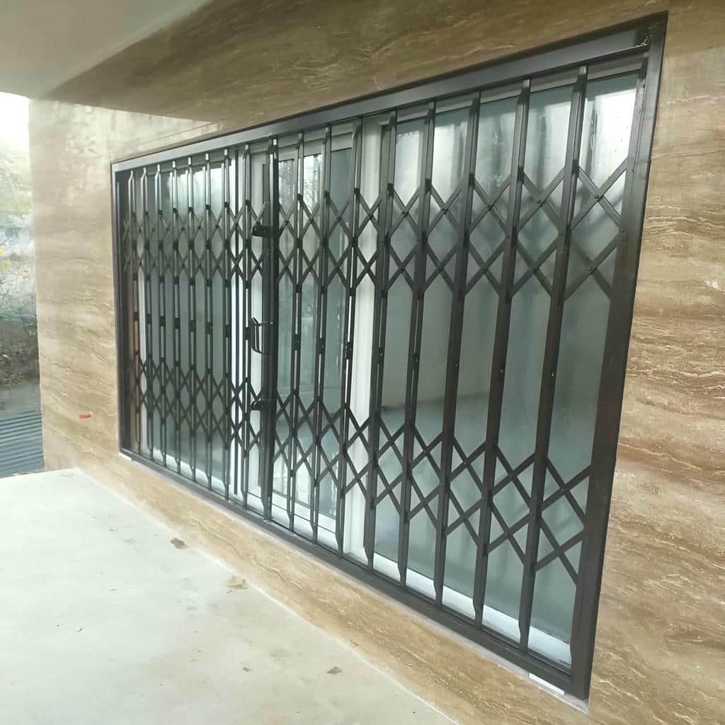 نصب درب آکاردئونی ضد سرقت برای ورودی واحد مسکونی در شیراز نصب درب آکاردئونی ضد سرقت برای ورودی واحد مسکونی در شیراز