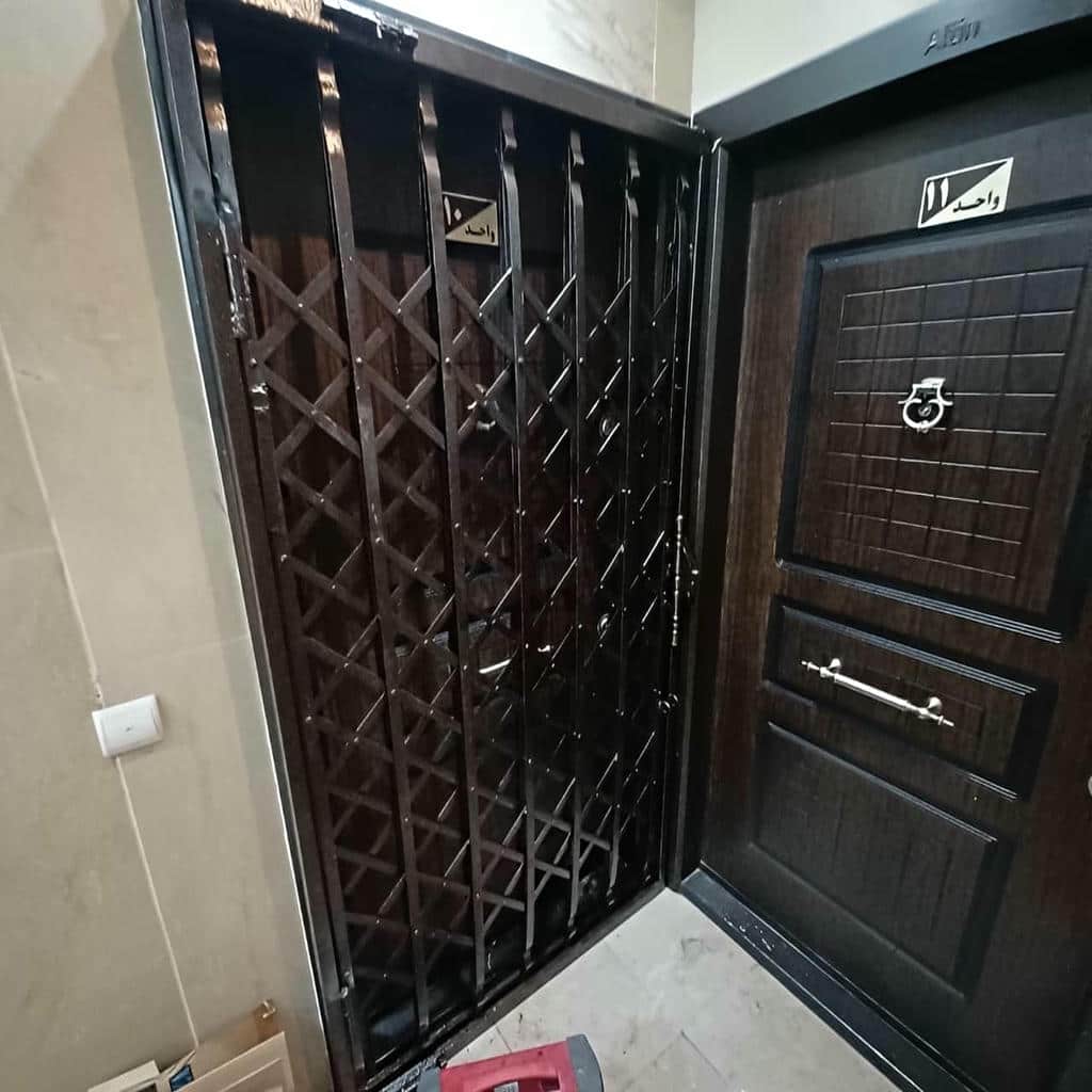 تولید درب آکاردئونی شیک قفل دار با اتصالات منظم در شیراز