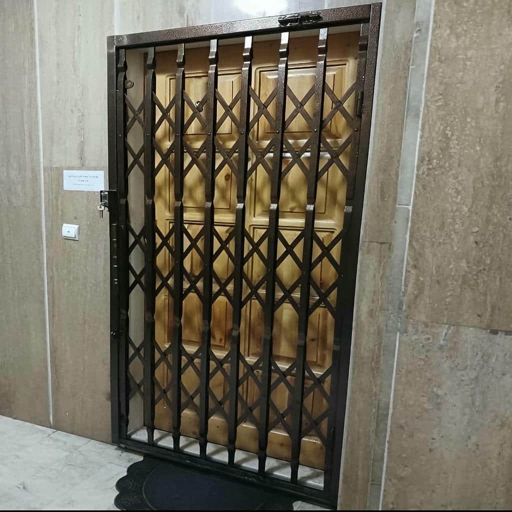 سفارش درب آکاردئونی طلایی سلطنتی با تسمه پهن در شیراز