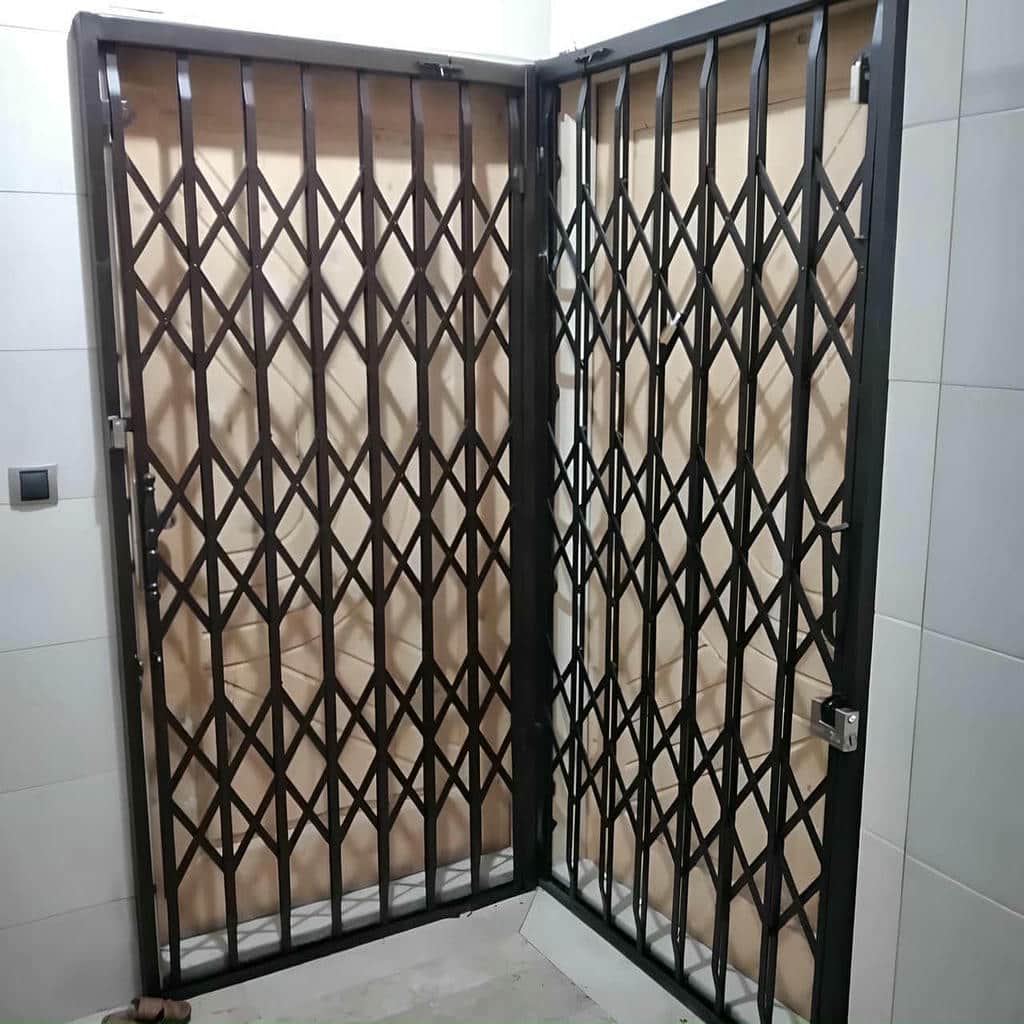 سفارش درب حفاظ فلزی ورودی واحد با انتخاب نوع بازشو در شیراز
