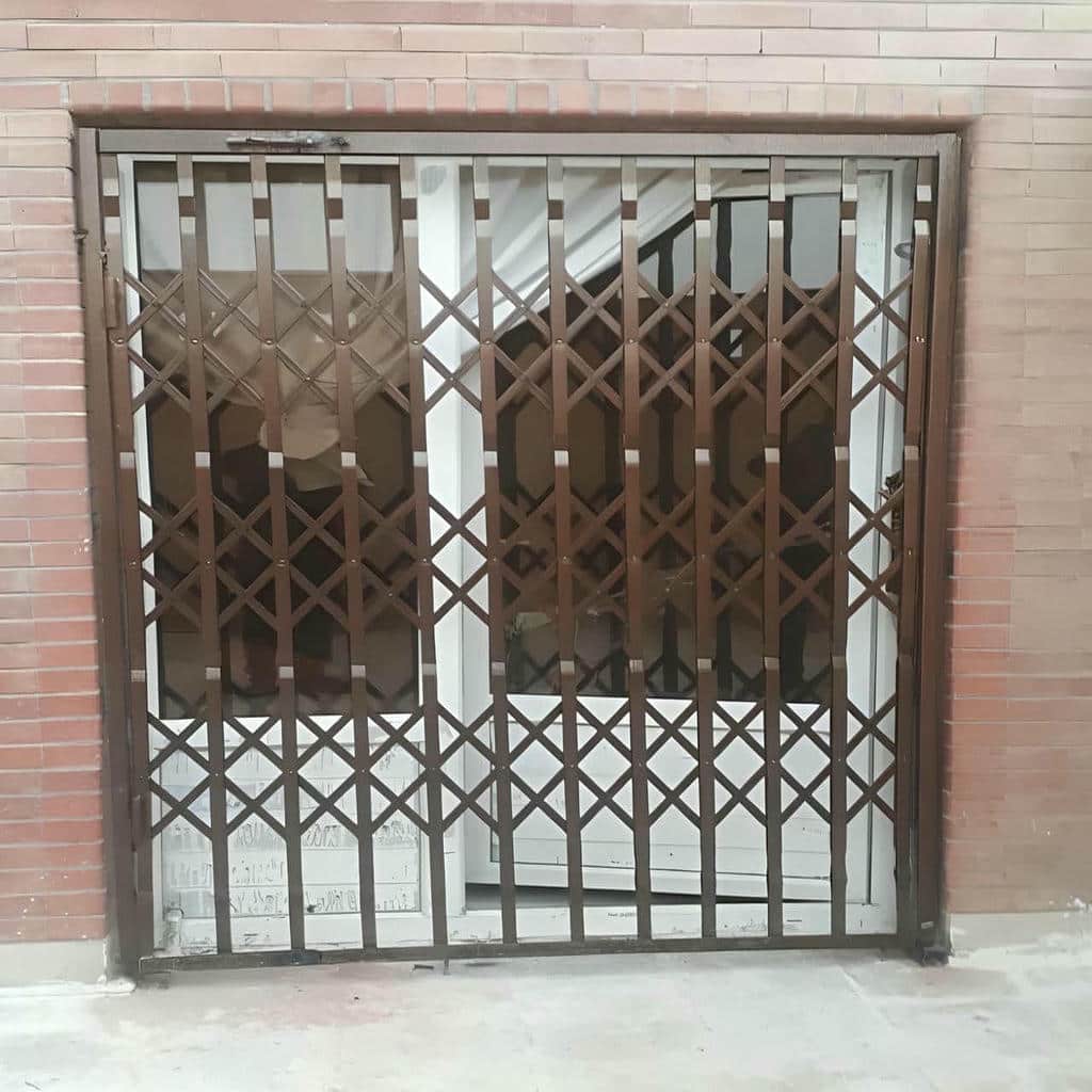 سفارش درب آکاردئونی سلطنتی گل دار با طرح هماهنگ در شیراز