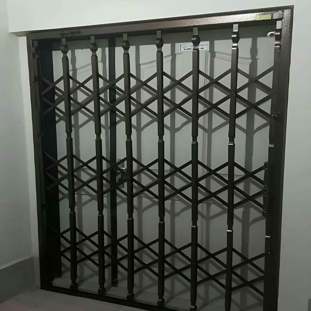 تولید حفاظ پشت درب آپارتمان ریلی با چهارچوب متناسب در شیراز