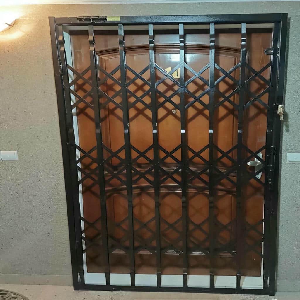 ساخت درب آکاردئونی شیک قفل دار با تسمه پهن در شیراز