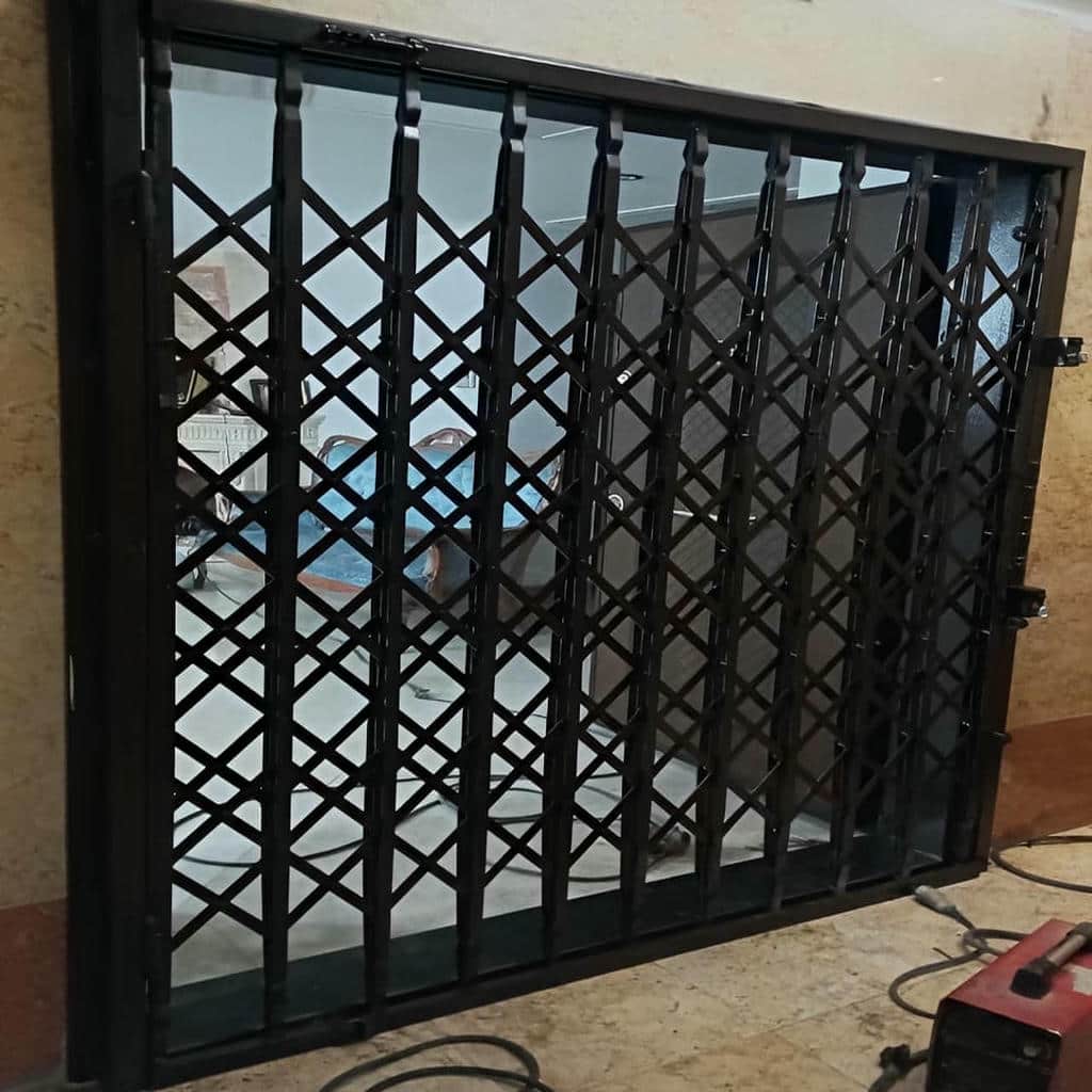فروش حفاظ آکاردئونی دو جداره ورودی برای واحد مسکونی در شیراز
