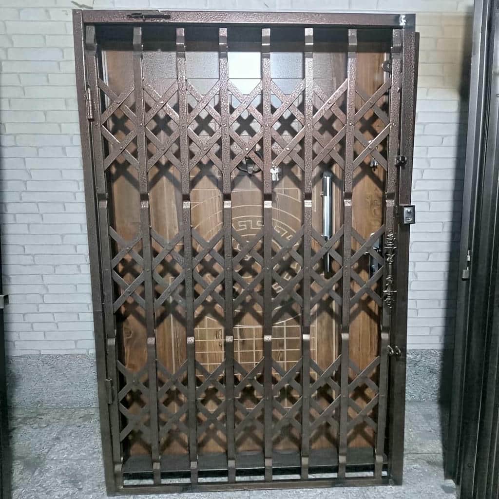 خرید درب حفاظ فلزی ورودی واحد متناسب با پاگرد در شیراز