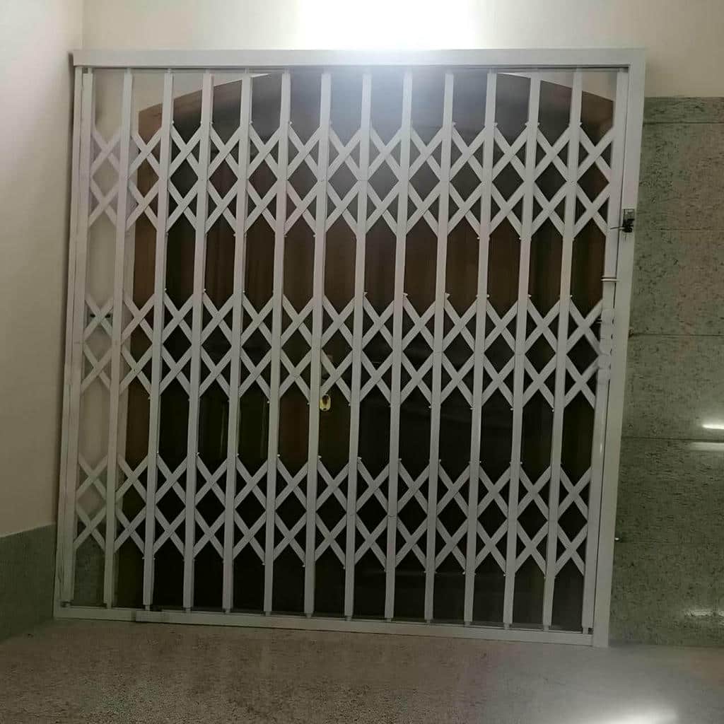 قیمت حفاظ آکاردئونی درب واحد مسکونی با تسمه فلزی در شیراز