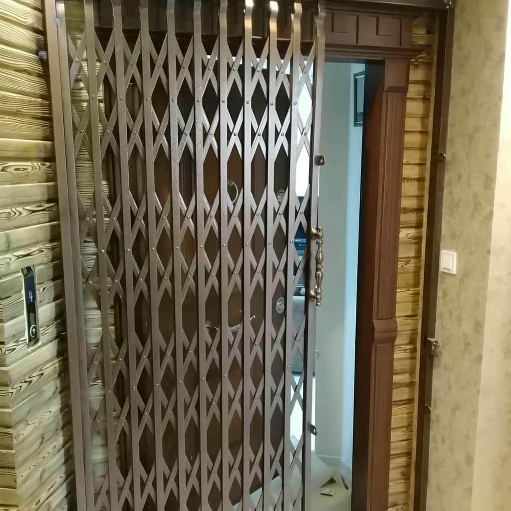 نصب حفاظ درب ضد سرقت فلزی با چهارچوب مناسب در شیراز نصب حفاظ درب ضد سرقت فلزی با چهارچوب مناسب در شیراز