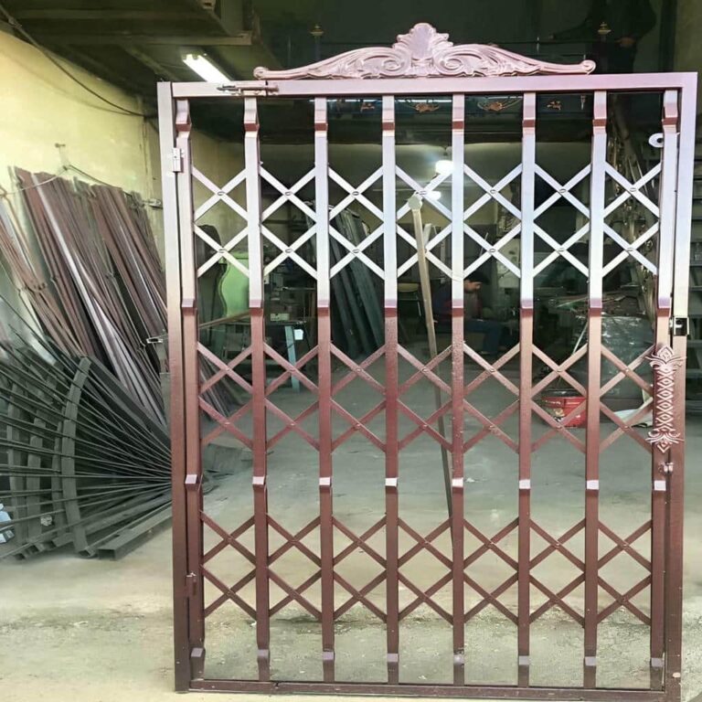7 نمونه درب آکاردئونی مشکی طلایی در شیراز 7 نمونه درب آکاردئونی مشکی طلایی در شیراز