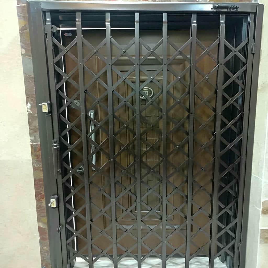 ساخت درب آکاردئونی برای واحد اداری با تسمه فلزی در شیراز ساخت درب آکاردئونی برای واحد اداری با تسمه فلزی در شیراز