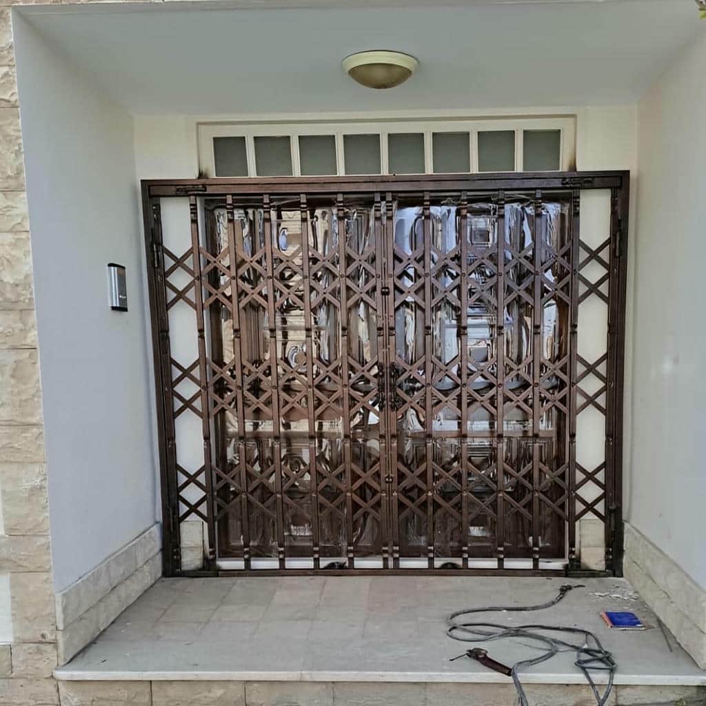 خرید درب آکاردئونی سفید طلایی با ترکیب رنگ متعادل در شیراز خرید درب آکاردئونی سفید طلایی با ترکیب رنگ متعادل در شیراز