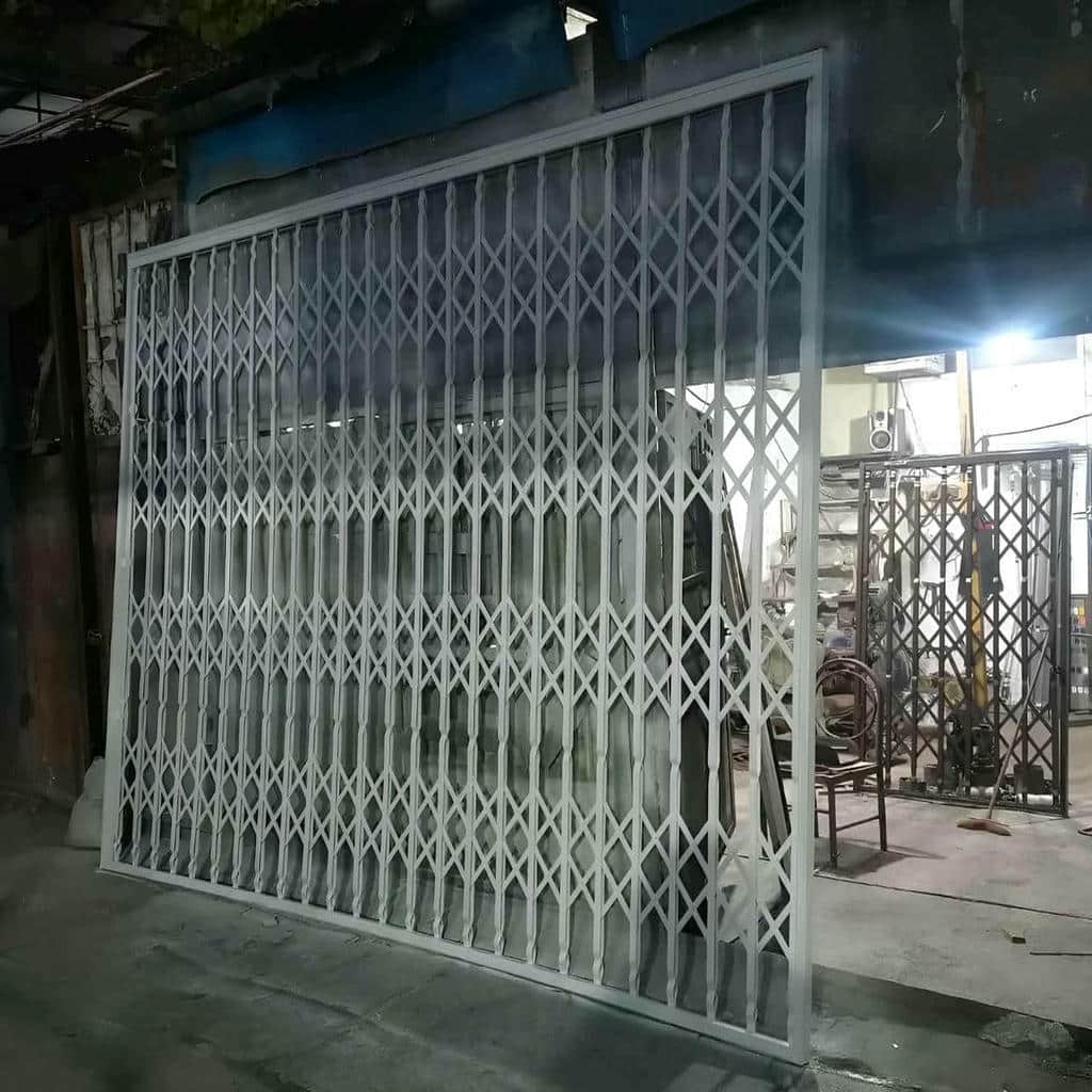 ساخت حفاظ آکاردئونی ورودی مجتمع با تسمه فلزی در شیراز