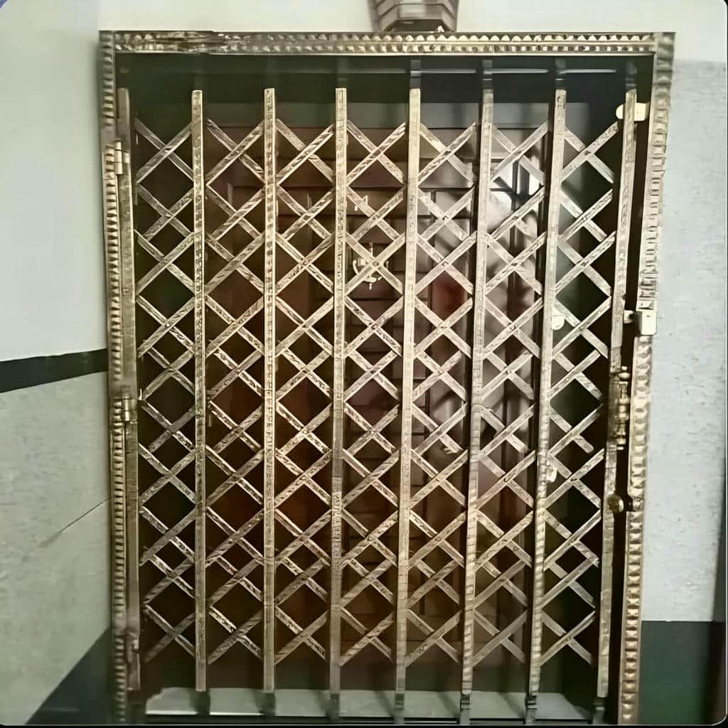 9 طرح درب آکاردئونی برای واحد اداری در شیراز