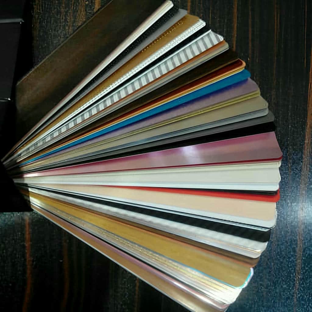 اجرای کرکره برقی آلومینیومی دو پل برای ورودی ساختمان در شیراز اجرای کرکره برقی آلومینیومی دو پل برای ورودی ساختمان در شیراز