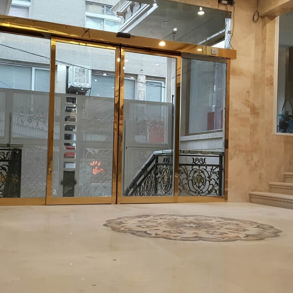 سفارش درب اتوماتیک شیشه ای اداری کارتخوان دو لنگه در شیراز
