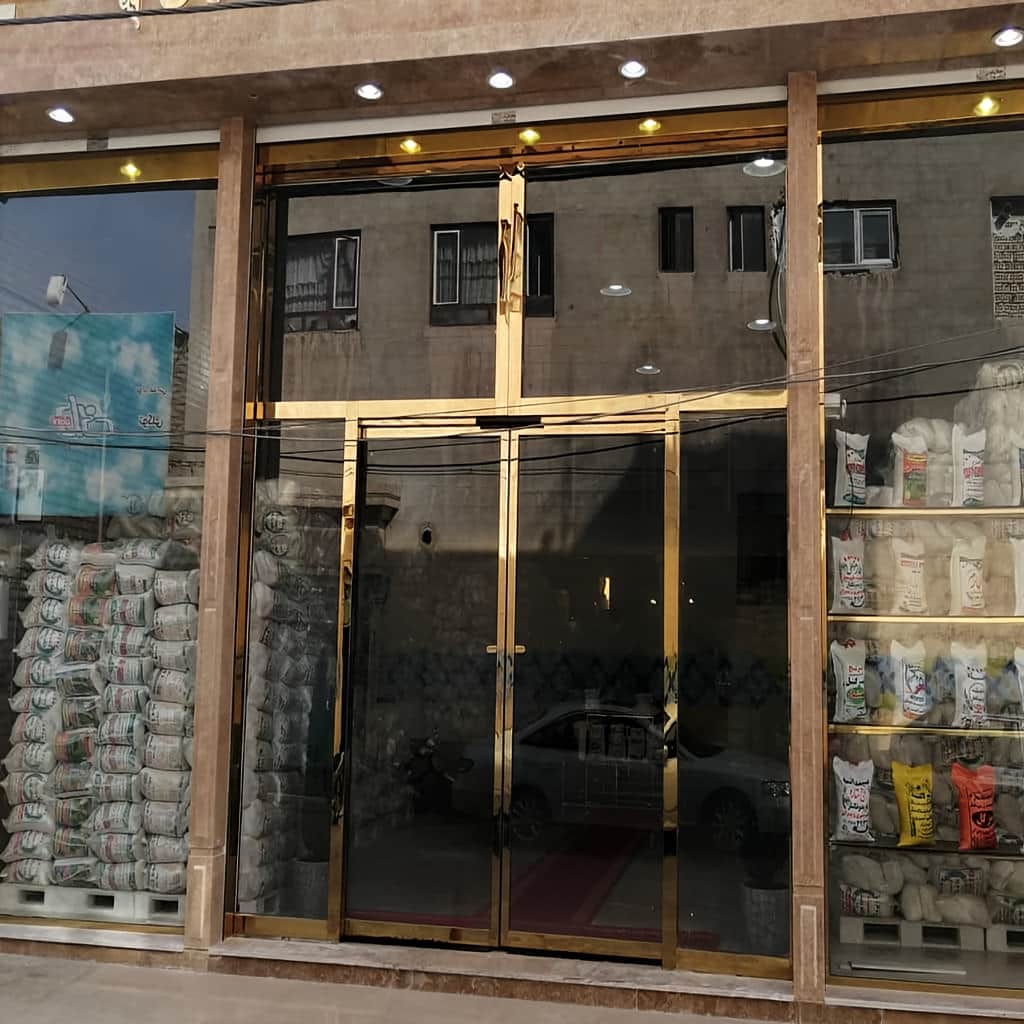 فروش درب شیشه ای برقی فریم دار آلومینیومی با پروفیل باریک در شیراز