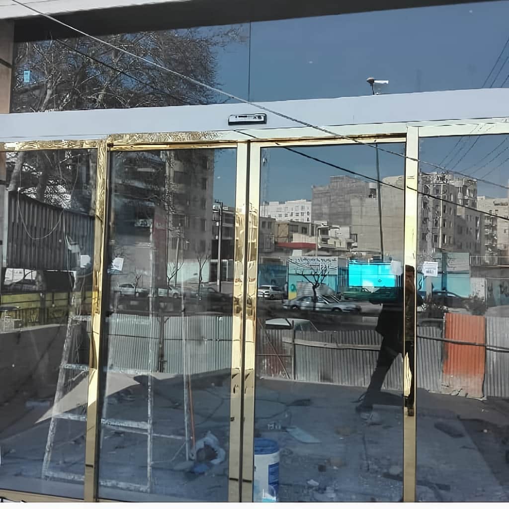 درب شیشه ای برقی فریم دار آلومینیومی کشویی دو لنگه در شیراز
