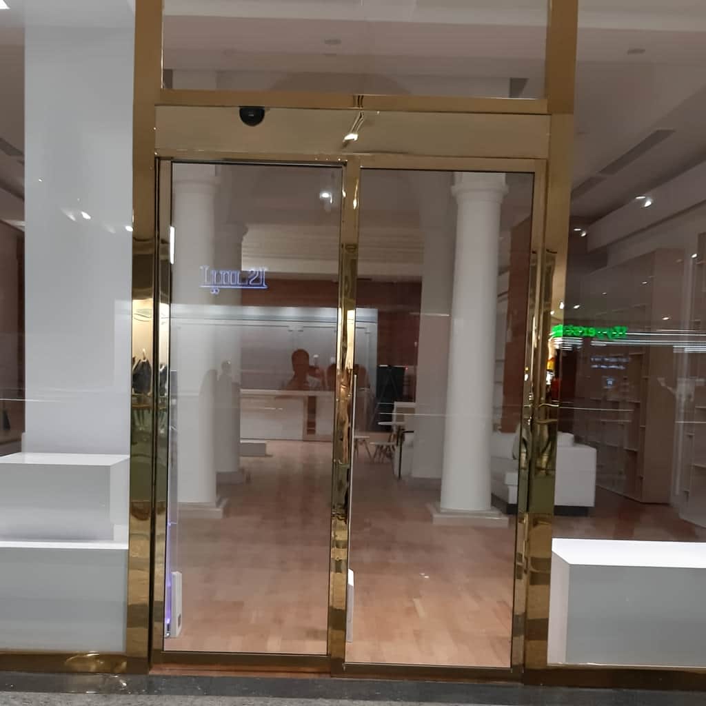 اجرای درب شیشه ای اتوماتیک بیمارستانی سنسور حرکت برای راهرو در شیراز اجرای درب شیشه ای اتوماتیک بیمارستانی سنسور حرکت برای راهرو در شیراز