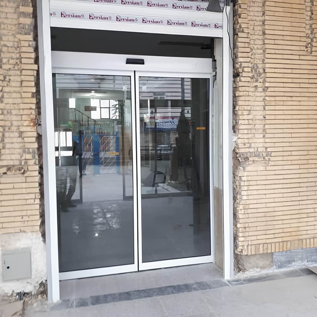 قیمت درب شیشه ای اتوماتیک کشویی دو لت با شیشه سکوریت در شیراز