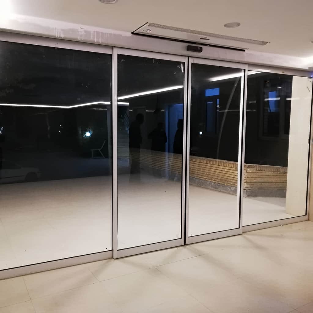 سفارش درب اتوماتیک شیشه ای تک لنگه برای ورودی فروشگاه در شیراز