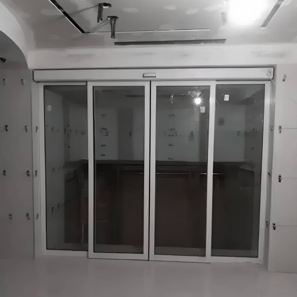ساخت درب اتوماتیک شیشه ای تک لنگه لولایی متناسب با دهانه در شیراز