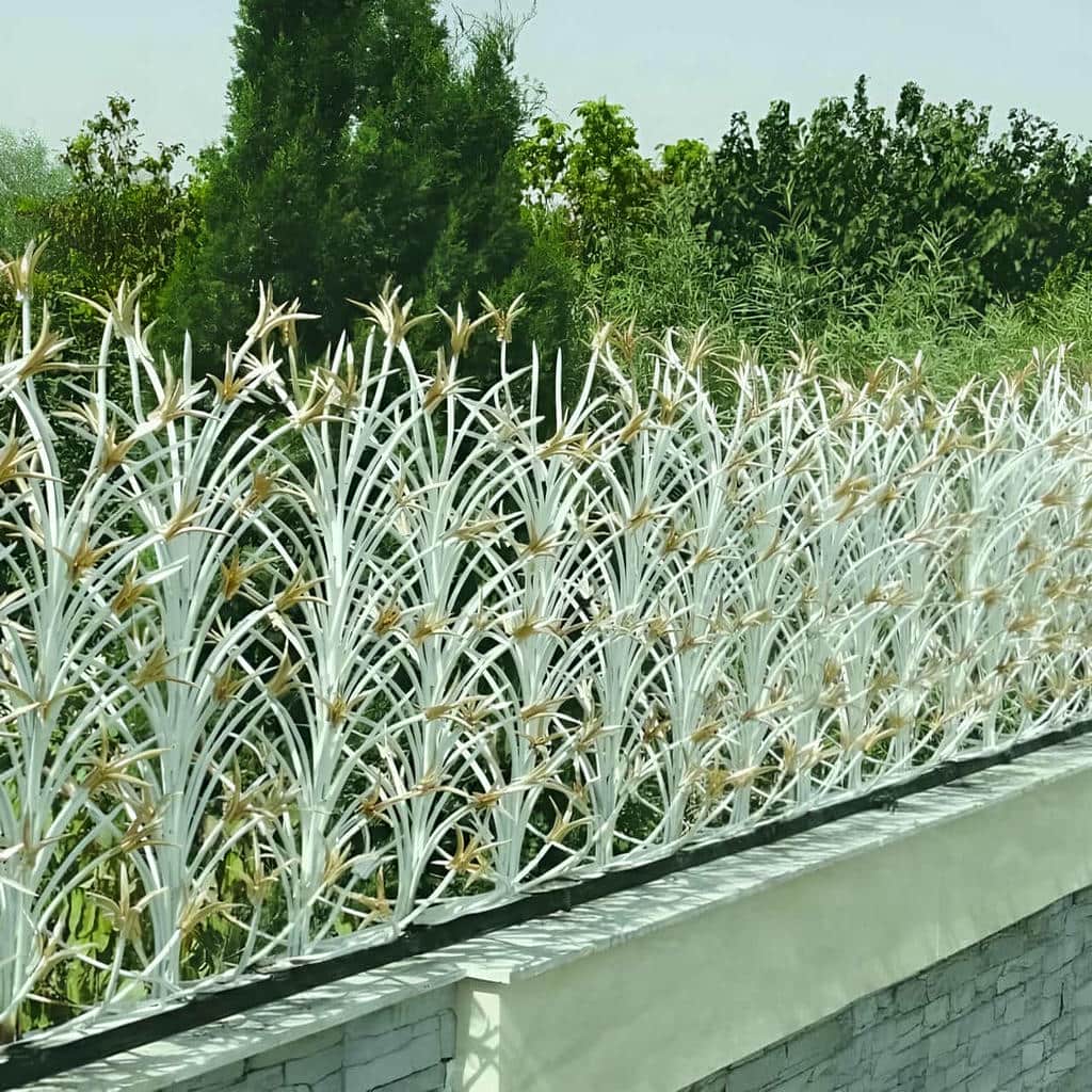 نصب حفاظ لیلیوم دیوار لوکس روی نمای سنگی ویلا در شیراز نصب حفاظ لیلیوم دیوار لوکس روی نمای سنگی ویلا در شیراز
