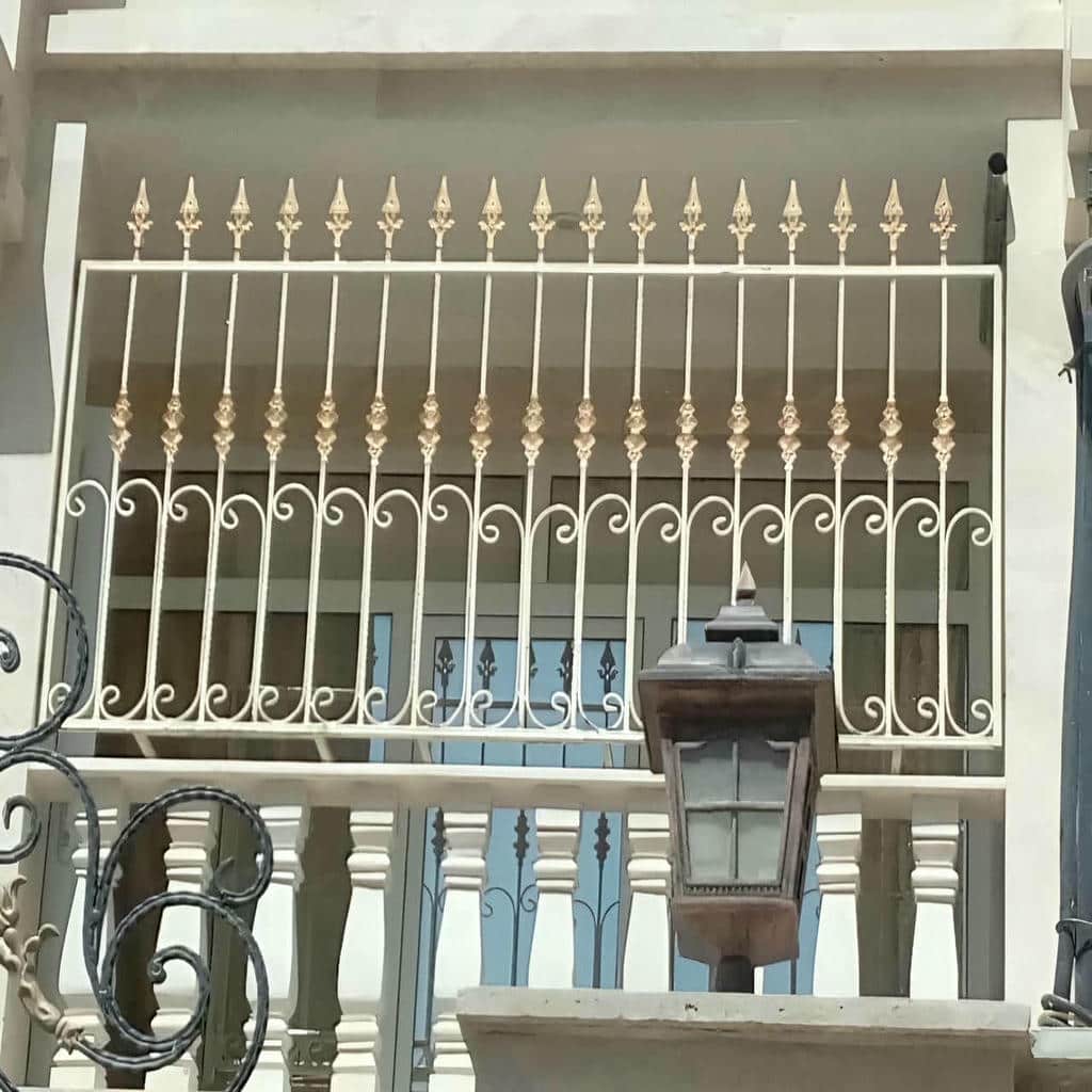 خرید حفاظ پنجره ویلایی نمای باغ با طرح خطی در شیراز