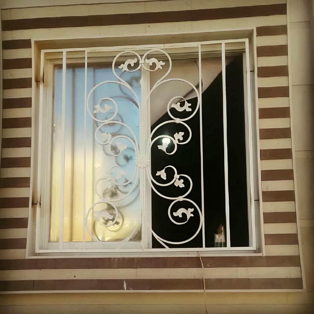 خدمات نصب حفاظ پنجره ضد سرقت میله عمودی برای خانه در شیراز خدمات نصب حفاظ پنجره ضد سرقت میله عمودی برای خانه در شیراز