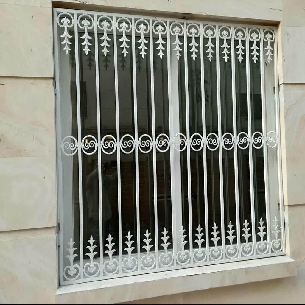 حفاظ پنجره مدرن شبکه هندسی با تقسیم‌بندی منظم در شیراز
