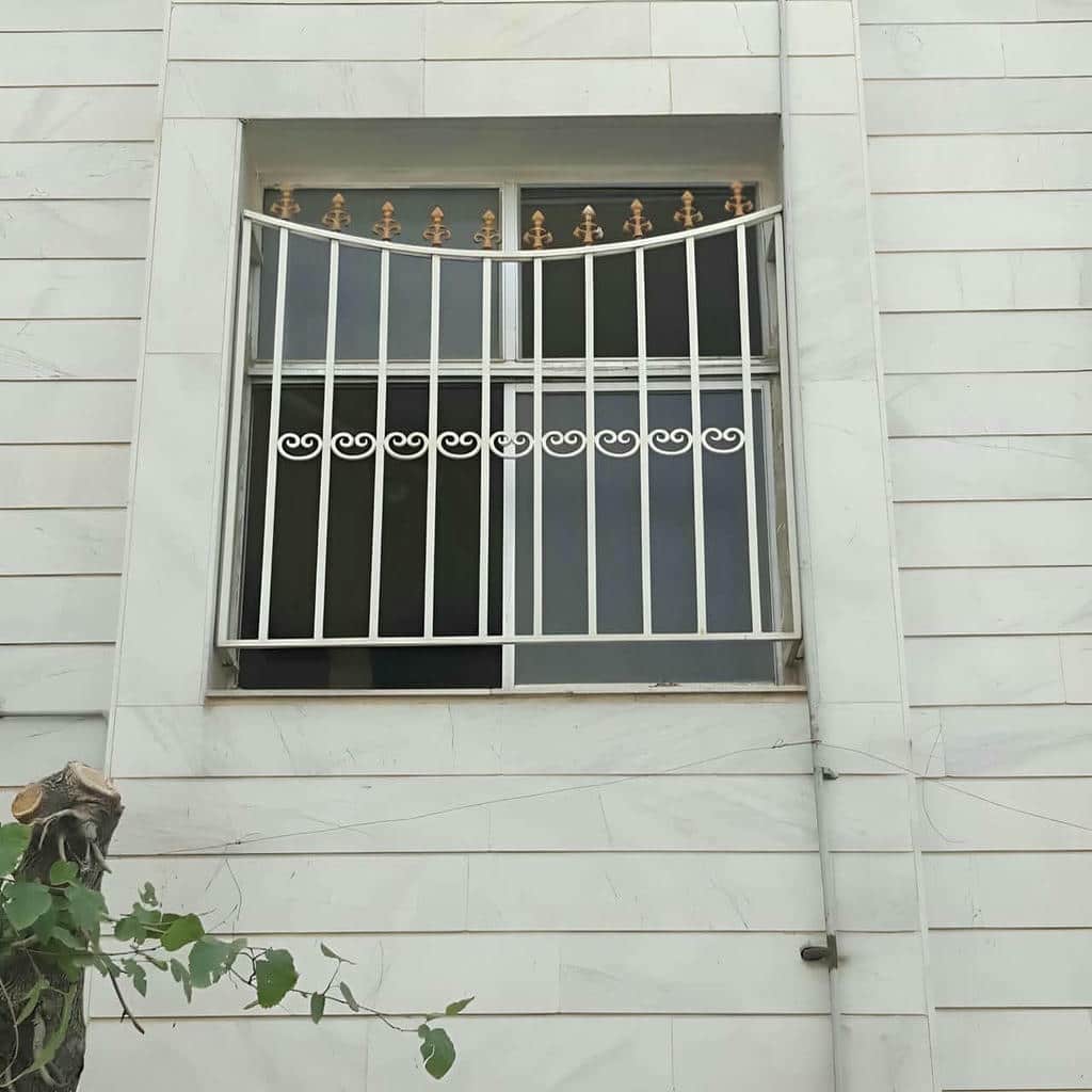 نصب حفاظ پنجره رنگی کوره ای طوسی در شیراز