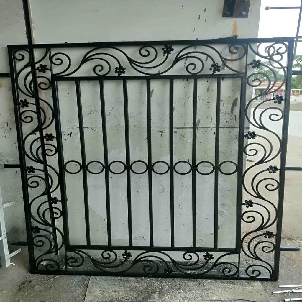 سفارش حفاظ پنجره جای گلدان دار فرفورژه در شیراز