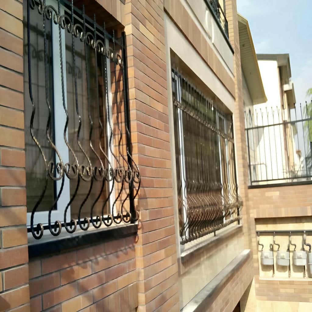 حفاظ پنجره رنگی کوره ای کرم روشن در شیراز