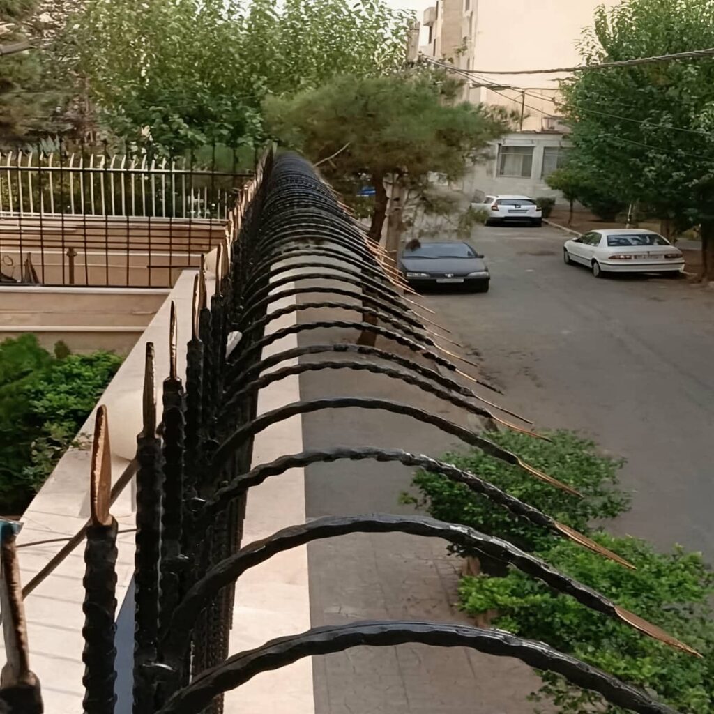 قیمت حفاظ سرنیزه ای دیوار حیاط بر اساس مشخصات سفارش در شیراز