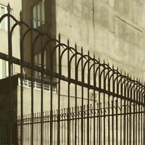 11 مدل حفاظ دیوار ویلایی مدرن طرح نیزه در شیراز