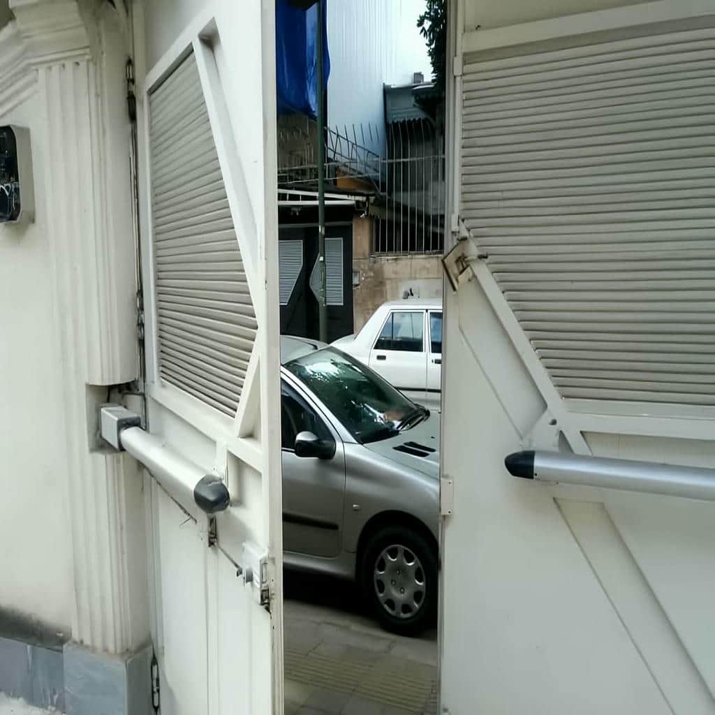 قیمت جک درب دو لنگه لولایی متناسب با شرایط نصب در شیراز