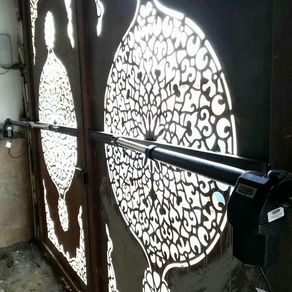 اجرای فتوسل جک پارکینگ ایمنی با سیم‌کشی مناسب در شیراز
