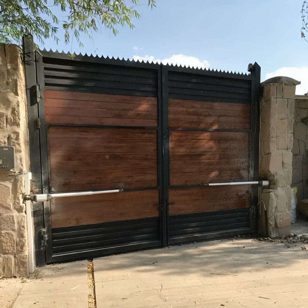 خرید آنلاین درب برقی پارکینگ ریلی با بررسی محل در شیراز